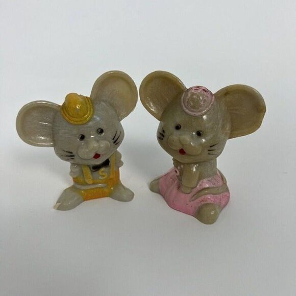 Vintage Plastic Girl & Boy Mouse Salt and Pepper Shakers Retro Kitchen Decor - Picture 7 of 9